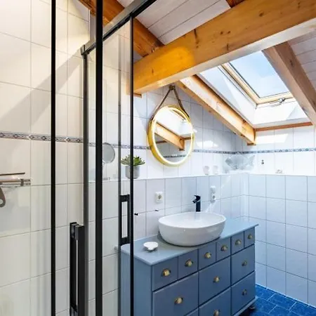Gemuetl. Mit Dachterrasse, Wlan, Kostenl. Stellplatz - Adults Only!